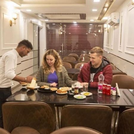 Hotel Devrana Delhi Airport ニューデリー エクステリア 写真