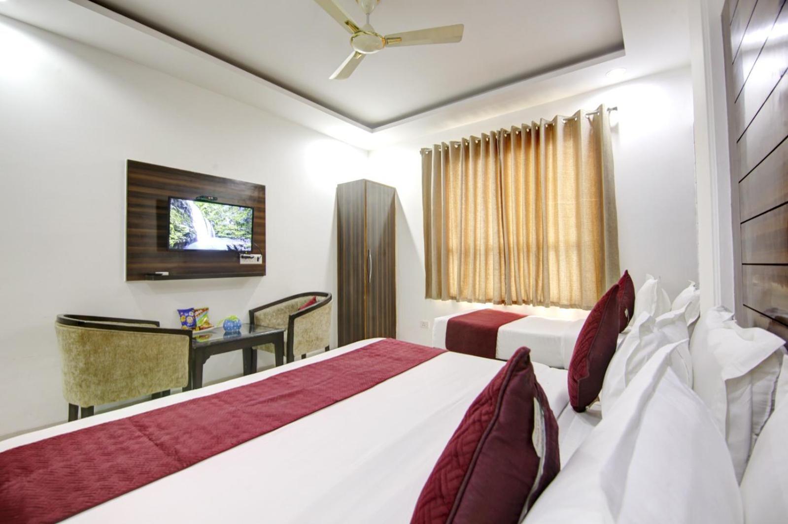 Hotel Devrana Delhi Airport ニューデリー エクステリア 写真
