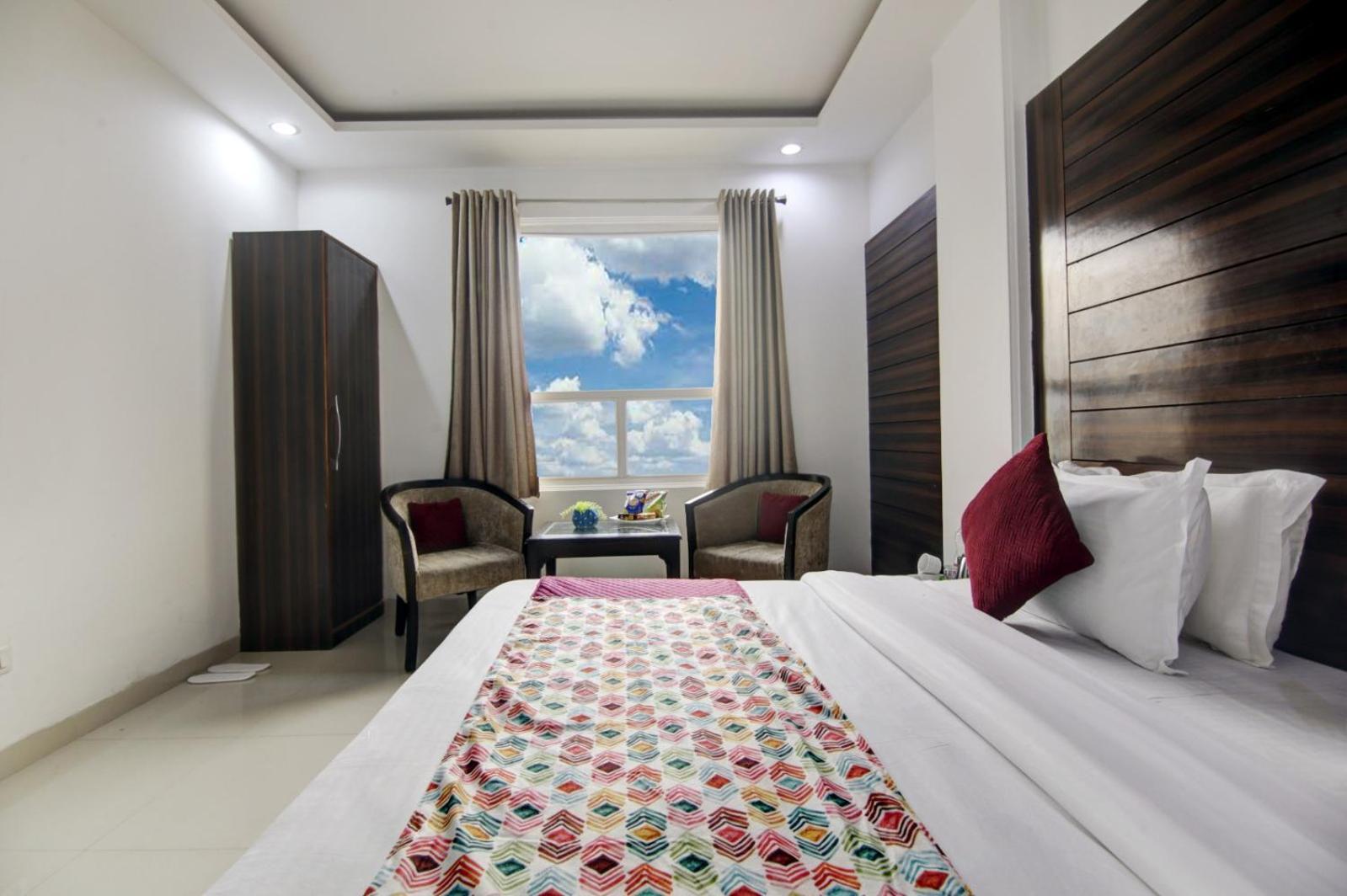 Hotel Devrana Delhi Airport ニューデリー エクステリア 写真
