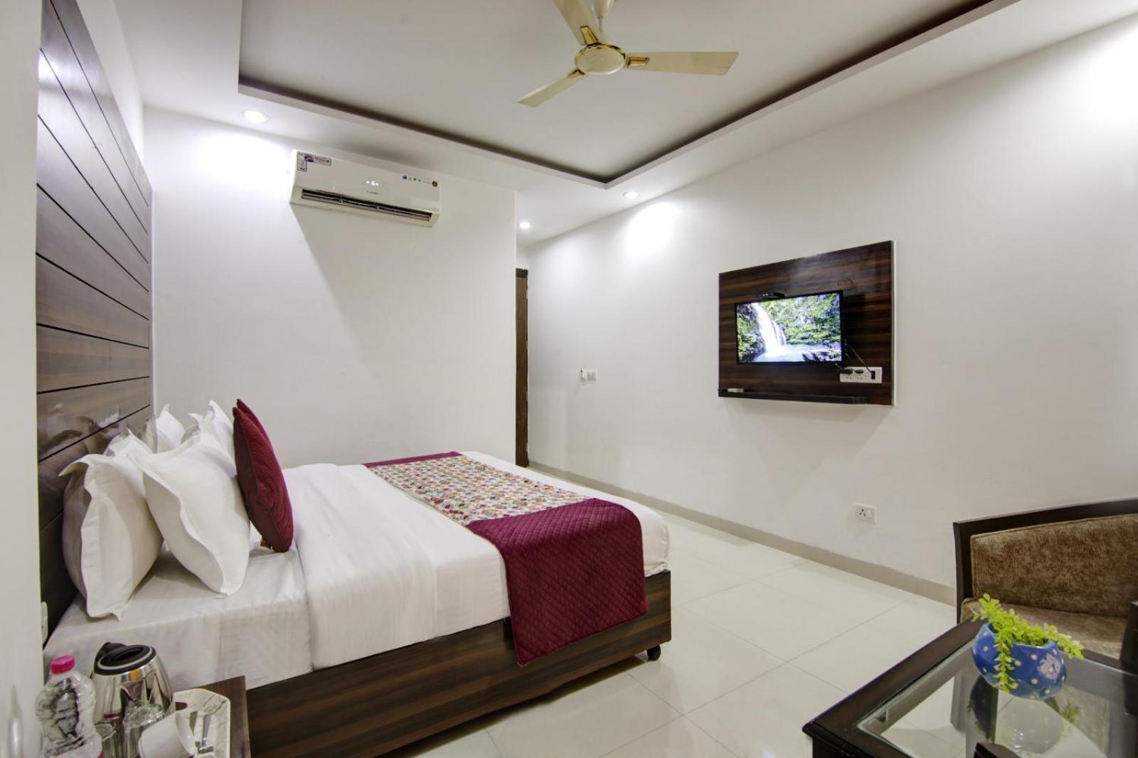 Hotel Devrana Delhi Airport ニューデリー エクステリア 写真