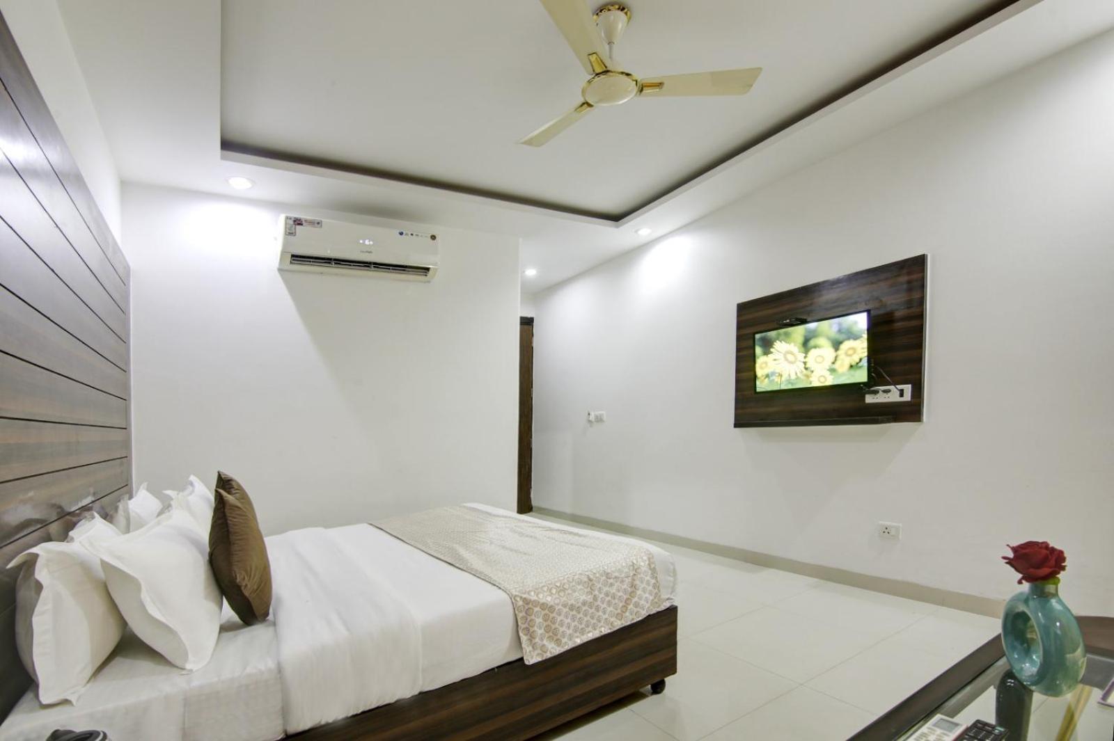 Hotel Devrana Delhi Airport ニューデリー エクステリア 写真