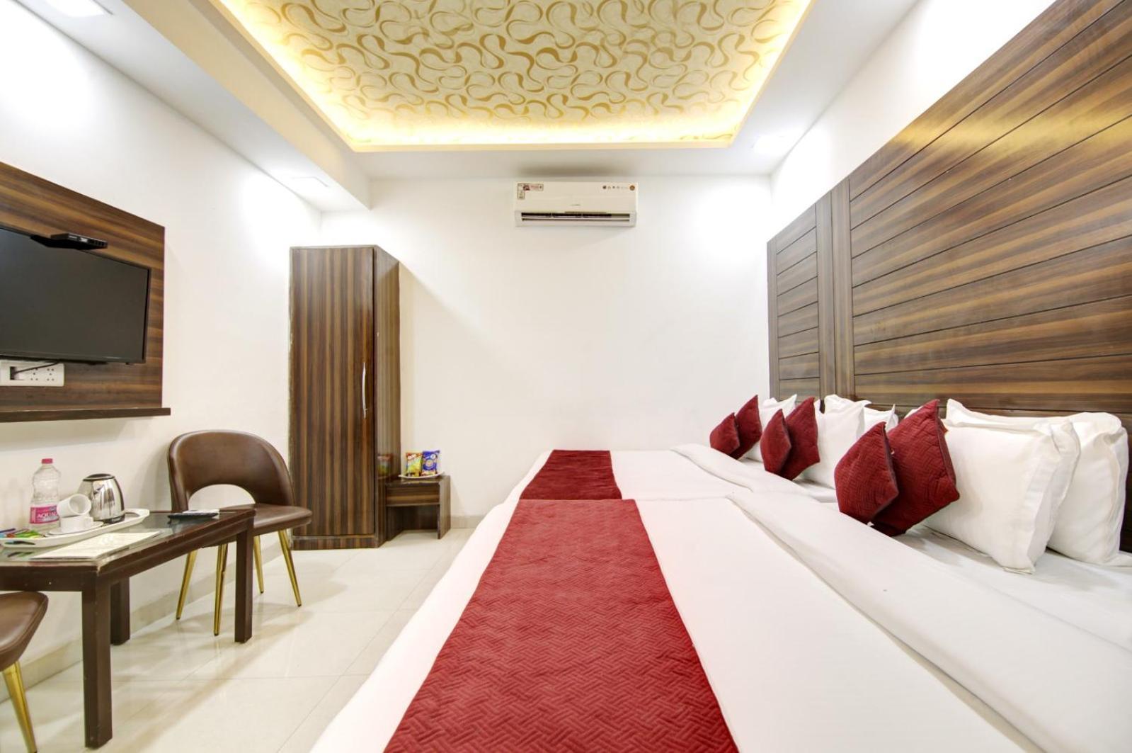 Hotel Devrana Delhi Airport ニューデリー エクステリア 写真