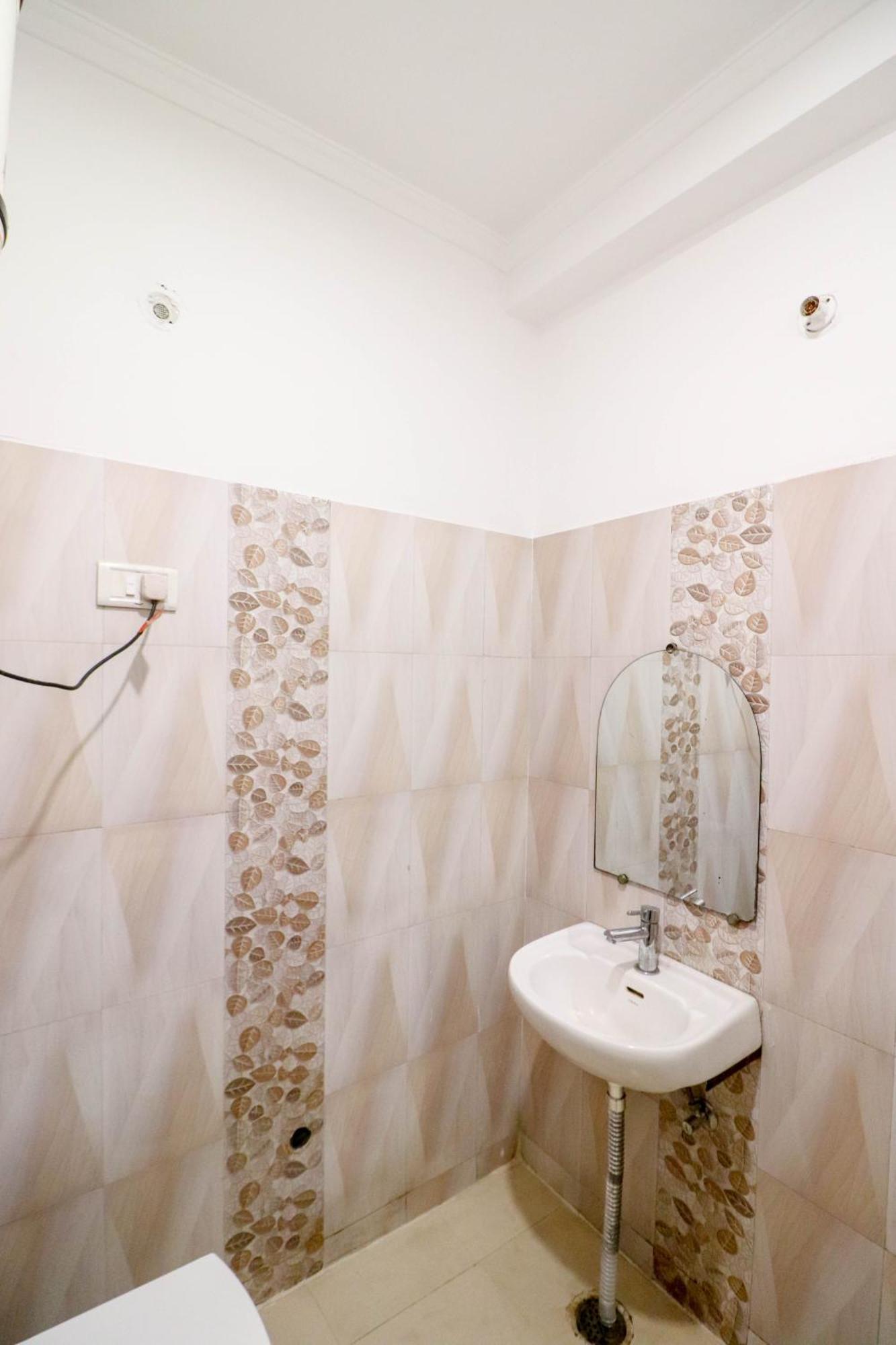 Hotel Devrana Delhi Airport ニューデリー エクステリア 写真